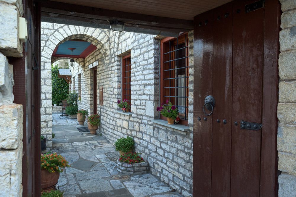 Vikos Hotel Monodendri Exterior photo